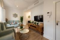 Telewizja i/lub zestaw kina domowego w obiekcie Modern with balcony- 2Bd 2Bth- San Vicente