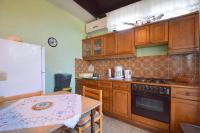 Kuchnia lub aneks kuchenny w obiekcie Apartment Potnar M