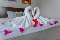 Postel nebo postele na pokoji v ubytování Violet Inn Hotel
