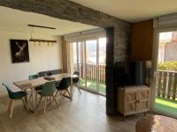 Plán poschodí v ubytovaní Gîte confortable à Gérardmer avec vue sur lac, 3 chambres, balcon, garage et parking privatif - FR-1-589-423
