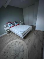 Posteľ alebo postele v izbe v ubytovaní Les appartements d’Edgar