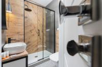 Kúpeľňa v ubytovaní Sweet Family Apartment Chodkiewicza Rondo Grzegórzeckie by Noclegi Renters