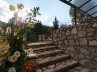 Vonkajšia záhrada v ubytovaní Diminio 3 Apartment at Livadi Arachova