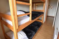 Bunk bed o mga bunk bed sa kuwarto sa VAUJANYLOCATIONS - COCHETTE 1 APT 2