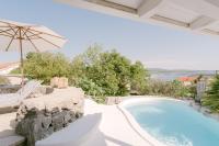 Bazén v ubytovaní PAVI APARTMENTS Life Style House with private pool alebo v jeho blízkosti