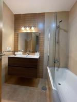 A bathroom at Casa Ohana Apartamento espacioso en el corazón de Nerja