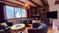 TV a/nebo společenská místnost v ubytování Storfossen Hostel