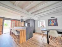 Kuchyňa alebo kuchynka v ubytovaní Belle Maison Basque 12 Personnes