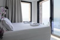 Postel nebo postele na pokoji v ubytování Mandevilla Hillside Luxury Villas