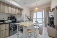 Kuchyň nebo kuchyňský kout v ubytování City View I 1 Bedroom Apartment I Golf Vita, Damac Hills