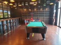 une table de billard au milieu d'une pièce dans l'établissement La Casa de V&V - Roldán - Région de Murcie, à Las Pedreñas