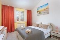 Posteľ alebo postele v izbe v ubytovaní Apartments and rooms with parking space Marina, Trogir - 5953