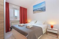 Posteľ alebo postele v izbe v ubytovaní Apartments and rooms with parking space Marina, Trogir - 5953
