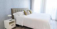 A bed or beds in a room at Morar Ourense