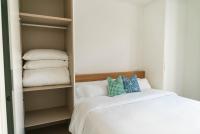 A bed or beds in a room at Morar Ourense