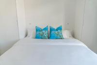 A bed or beds in a room at Morar Ourense