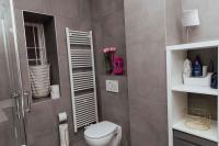 Koupelna v ubytování Modern stylish comfortable 2 bedroom apartment