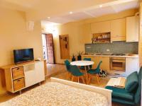 A kitchen or kitchenette at MancioBiba Home