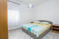 Posteľ alebo postele v izbe v ubytovaní Apartments by the sea Vir - 20203