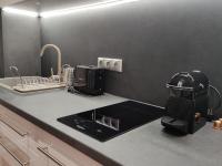 Kuchyňa alebo kuchynka v ubytovaní Spa Residence Carbona Mona Lila Apartman