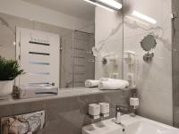 Kúpeľňa v ubytovaní Spa Residence Carbona Mona Lila Apartman