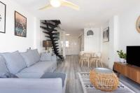 TV a/nebo společenská místnost v ubytování Callao Perfect Stay by Sunkeyrents
