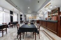 Hotel Poniatowskiにあるラウンジまたはバー