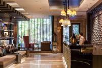 The Continent Hotel Sukhumvit - Asok BTS Bangkokにあるシーティングエリア