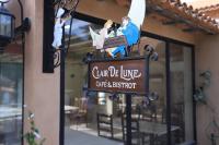 Un certificado, premio, letrero u otro documento en Moon River Village