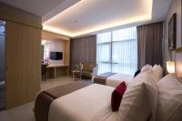 Postel nebo postele na pokoji v ubytování Elegant Airport Hotel