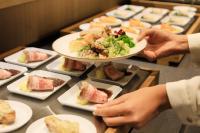 ホテルの敷地内または近くでの食事または食べ物