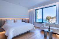 Łóżko lub łóżka w pokoju w obiekcie Amario Suites Hotel