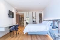 Łóżko lub łóżka w pokoju w obiekcie Amario Suites Hotel