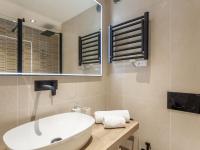 Kúpeľňa v ubytovaní Studio Le Borsat - Val Claret-16 by Interhome