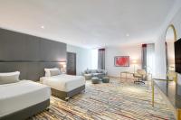 Ramada by Wyndham Doha Old Townにあるシーティングエリア