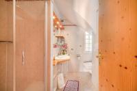 A bathroom at Adang Ferienwohnung Etschtal