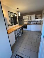 Kuchyňa alebo kuchynka v ubytovaní L’Atelier de la dépendance
