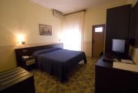 Posteľ alebo postele v izbe v ubytovaní Hotel Riviera