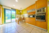 Kuchyň nebo kuchyňský kout v ubytování VIlla Jaruco Lux, exclusiva zona residencial con Piscina & Aircon