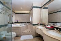 Crowne Plaza Shanghai Nanjing Road by IHGにあるバスルーム