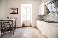 A kitchen or kitchenette at Casa Futura Trastevere