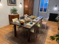 Jedlo v ubytovaní bed & breakfast alebo blízkom okolí