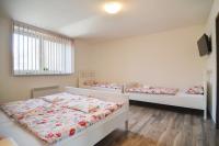 Postel nebo postele na pokoji v ubytování Apartmány Zaječák