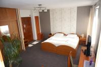 Łóżko lub łóżka w pokoju w obiekcie Hotel Vega
