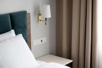 VICTORIA Hotel Klaipėdaにあるベッド
