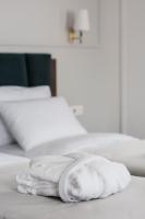 VICTORIA Hotel Klaipėdaにあるベッド