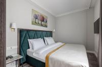 VICTORIA Hotel Klaipėdaにあるベッド