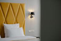 VICTORIA Hotel Klaipėdaにあるベッド