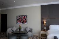 Ramada by Wyndham Doha Old Townにあるベッド