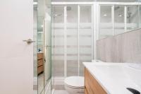 A bathroom at For You Rentals Glorieta de Bilbao apartment TEMPORAL EGU4